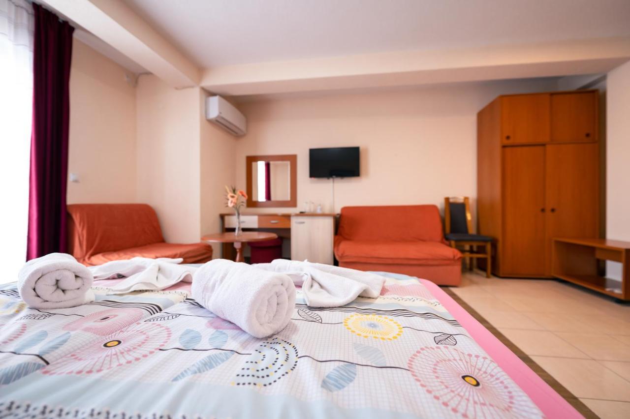 Hotel Holiday-M Ohrid Bagian luar foto