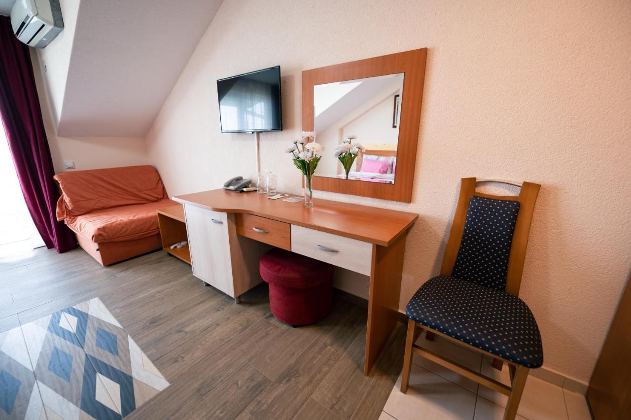 Hotel Holiday-M Ohrid Bagian luar foto