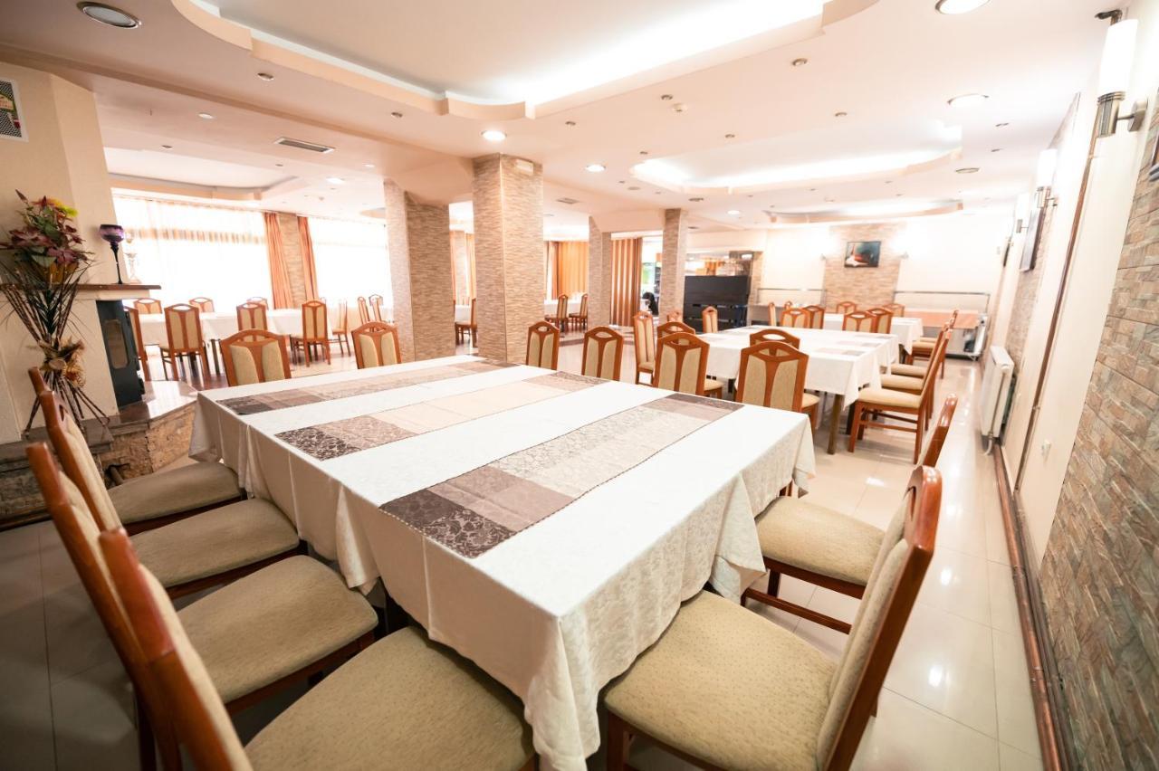 Hotel Holiday-M Ohrid Bagian luar foto