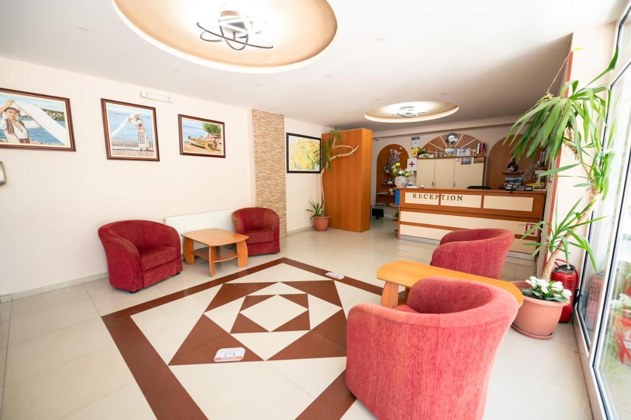 Hotel Holiday-M Ohrid Bagian luar foto