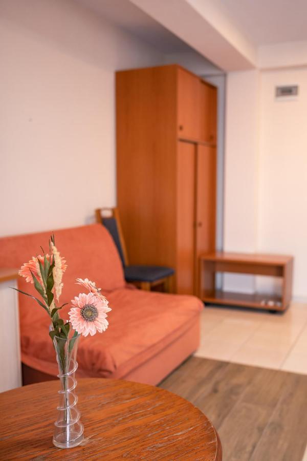 Hotel Holiday-M Ohrid Bagian luar foto