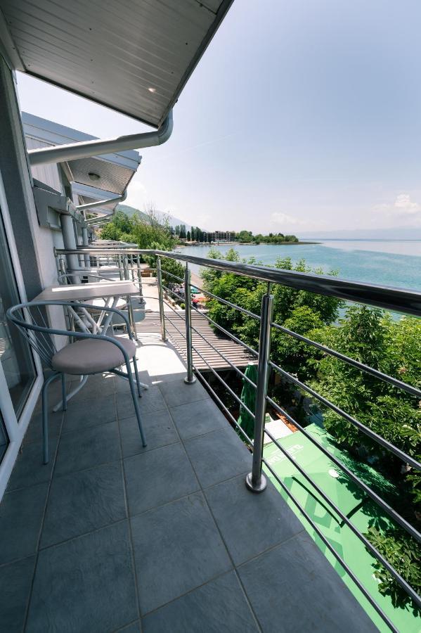 Hotel Holiday-M Ohrid Bagian luar foto