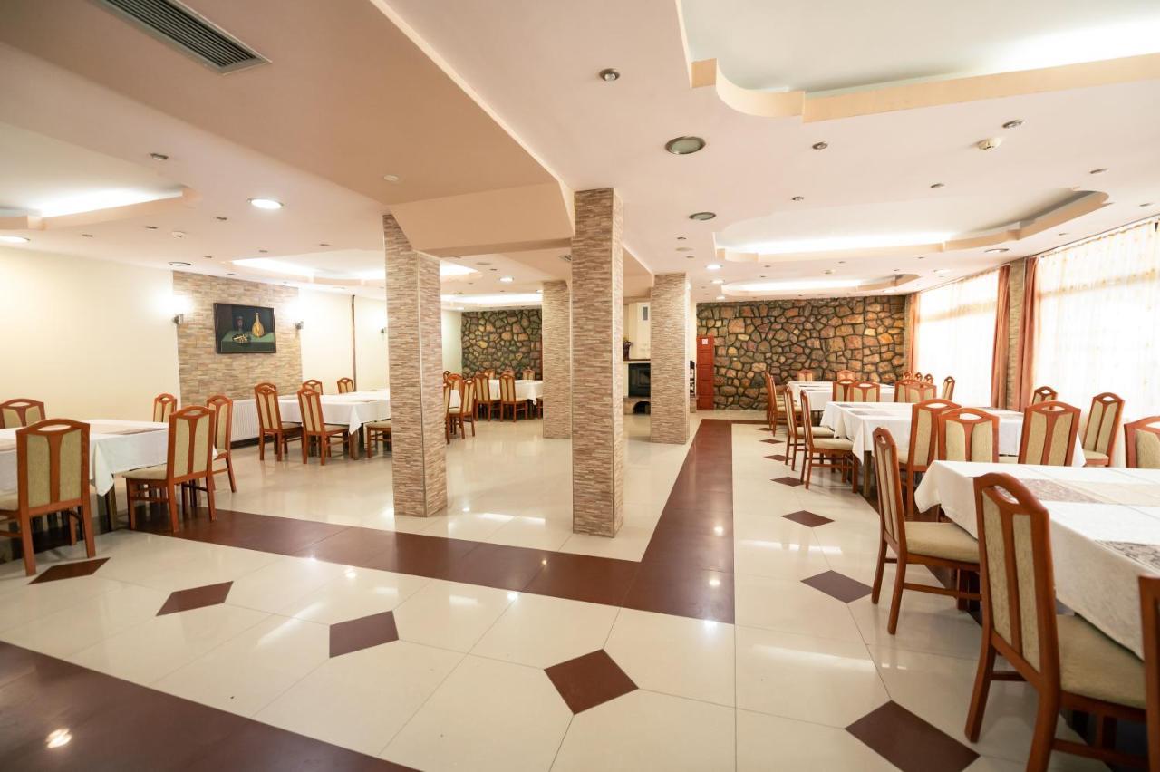 Hotel Holiday-M Ohrid Bagian luar foto